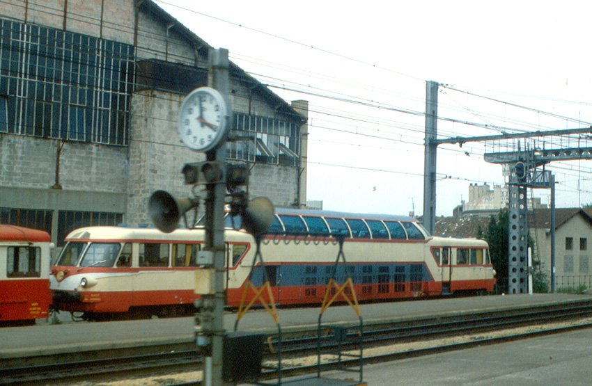 Un panoramique X-4200 à la gare d'Avignon-Centre en 1979 (photo Wikimedia Commons).