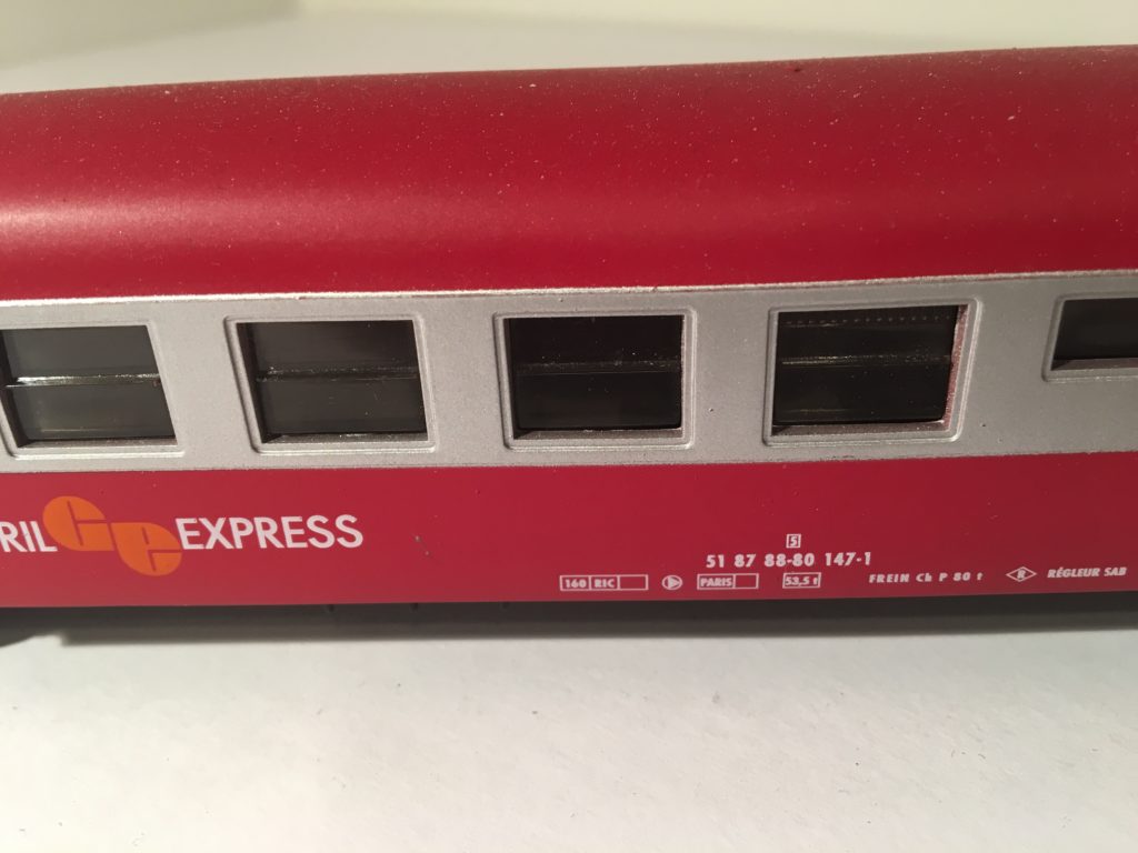 La voiture Grill Express Jouef à toit rouge avec son immatriculation spécifique (Photo collection de l'auteur)