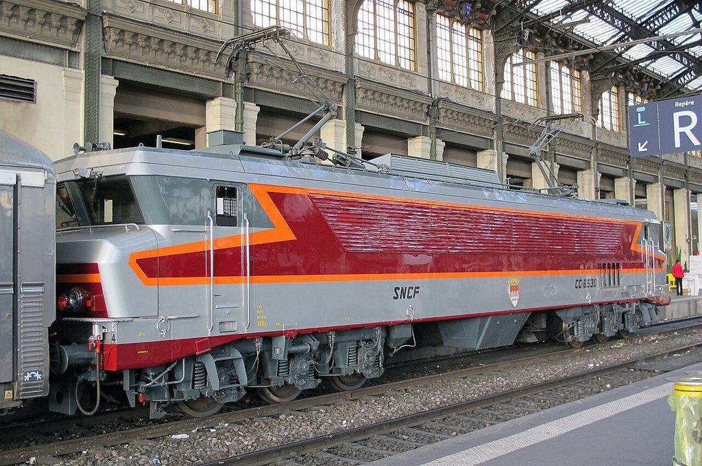 La CC 6530 en Gare de Paris Lyon, prêt à tracter son convoi de voyageurs