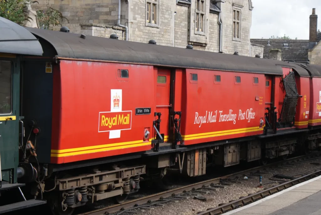 Les wagons de postes roulants de la Royal mail qui servent d'inspiration au modèle fonctionnel Jouef